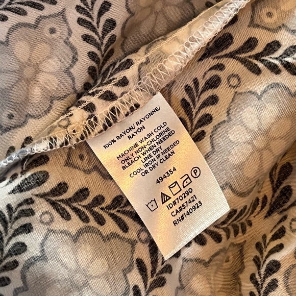 LOFT v-neck top - Picture 7 of 10